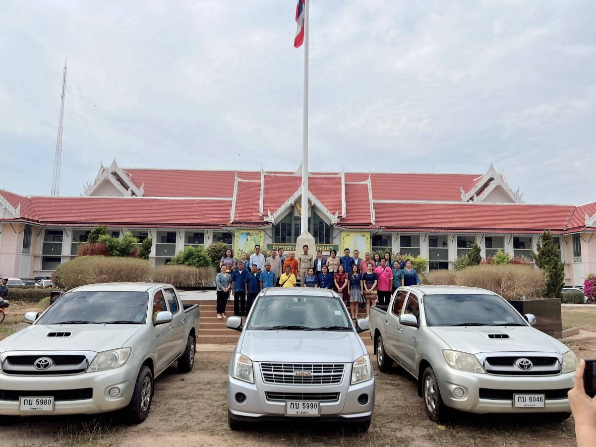 📢จังหวัดสกลนคร:มอบรถยนต์ราชการ เพื่อส่งเสริมและสนับ สนุนการพัฒนาชุมชนให้มีความเข้มแข็งและยั่งยืนแก่หน่วยงานภาคีเครือข่ายการพัฒนา ในเขตพื้นที่จังหวัดสกลนคร