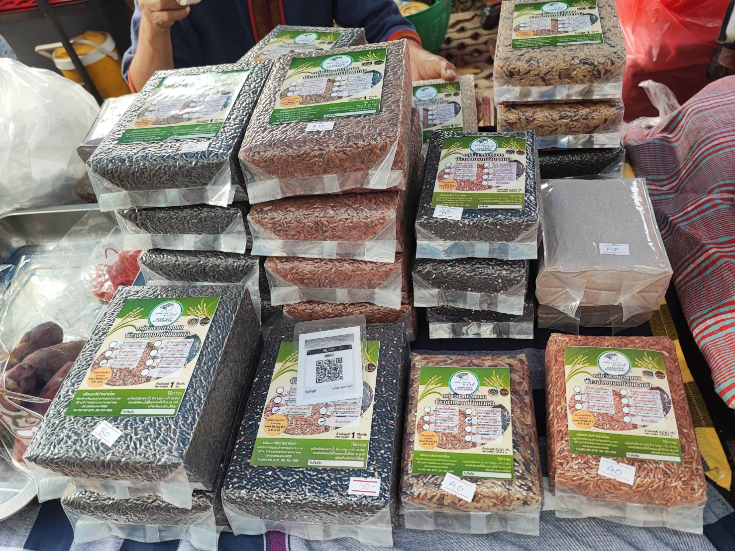 🎯พช.สกลนคร : จัดตลาดนัดสินค้า OTOP อาหารปลอดภัย สินค้าดี สินค้าเด่นจังหวัดสกลนคร ส่งเสริมช่องทางการตลาดให้ผู้ประกอบการ OTOP