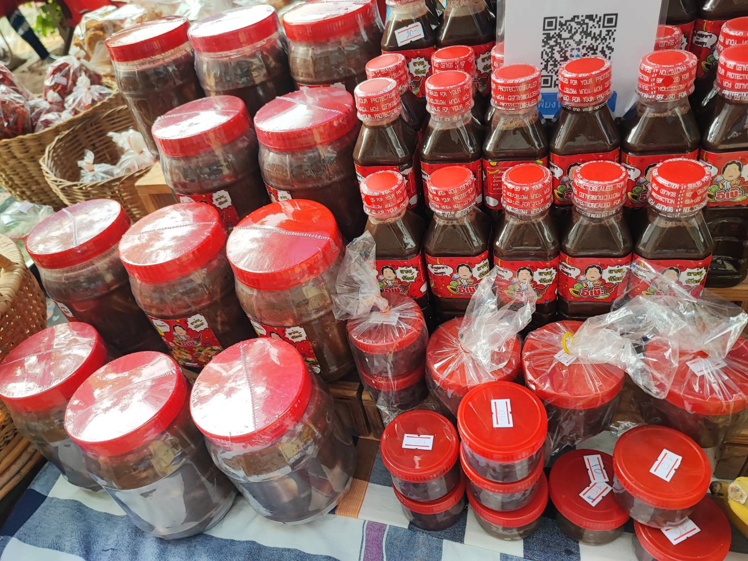 🎯พช.สกลนคร : จัดตลาดนัดสินค้า OTOP อาหารปลอดภัย สินค้าดี สินค้าเด่นจังหวัดสกลนคร ส่งเสริมช่องทางการตลาดให้ผู้ประกอบการ OTOP