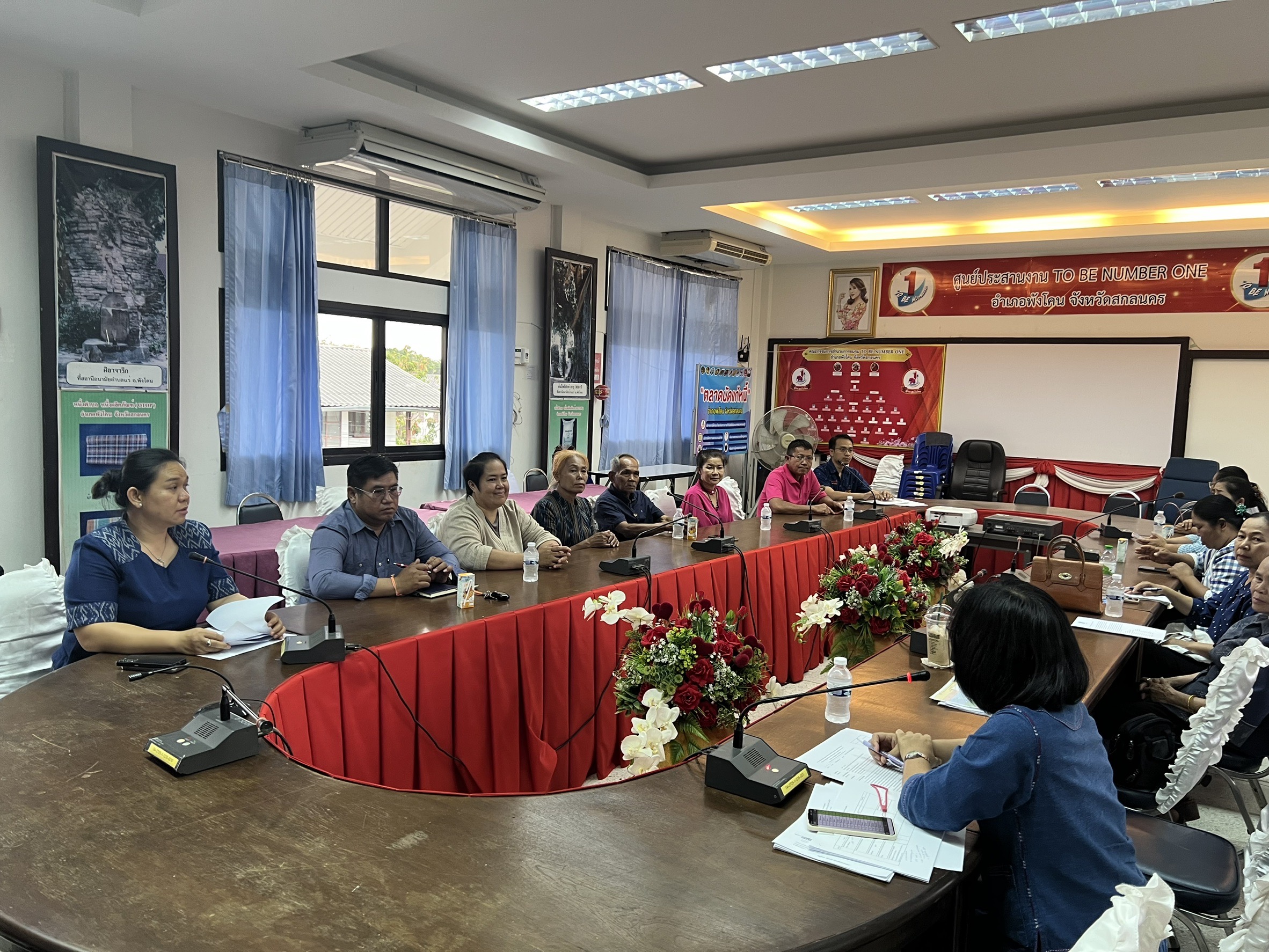 📢พช.สกลนคร : ลงพื้นที่ติดตามสนับสนุนการดำเนินงานของคณะกรรมการเครือข่าย กลุ่มอาชีพ และผู้ผลิต ผู้ประกอบการ หนึ่งตำบล หนึ่งผลิตภัณฑ์ ตามโครงการพัฒนาศักยภาพเครือข่ายกลุ่มอาชีพ และผู้ผลิต ผู้ประกอบการ หนึ่งตำบล หนึ่งผลิตภัณฑ์ ระดับจังหวัด และการดำเนินงานโครงการศูนย์จัดการกองทุนชุมชน