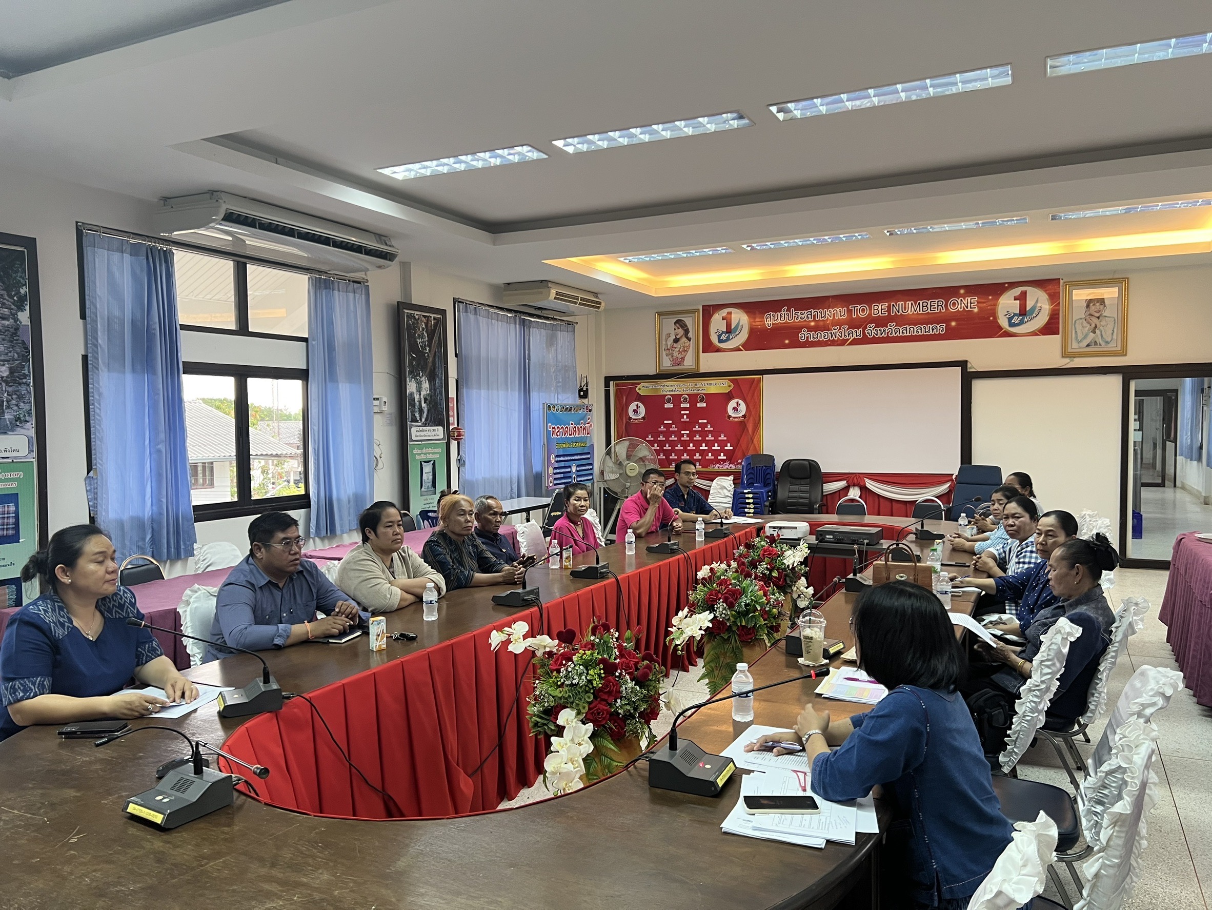 📢พช.สกลนคร : ลงพื้นที่ติดตามสนับสนุนการดำเนินงานของคณะกรรมการเครือข่าย กลุ่มอาชีพ และผู้ผลิต ผู้ประกอบการ หนึ่งตำบล หนึ่งผลิตภัณฑ์ ตามโครงการพัฒนาศักยภาพเครือข่ายกลุ่มอาชีพ และผู้ผลิต ผู้ประกอบการ หนึ่งตำบล หนึ่งผลิตภัณฑ์ ระดับจังหวัด และการดำเนินงานโครงการศูนย์จัดการกองทุนชุมชน