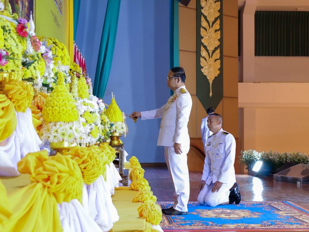 🎯สกลนครน้อมรำลึกพระบาทสมเด็จพระนั่งเกล้าเจ้าอยู่หัวพระมหาเจษฎาราชเจ้า ประจำปี 2568 : จัดพิธีวางพุ่มดอกไม้และถวายราชสดุดี
