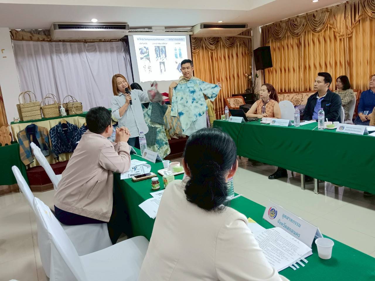 จังหวัดสกลนคร ดำเนินการประชุมโครงการส่งเสริมกระบวนการเครือข่าย องค์ความรู้ (Knowledge – Based OTOP : KBO) กิจกรรมที่ 2 พัฒนาผลิตภัณฑ์ OTOP โดยเครือข่ายองค์ความรู้ (Knowledge – Based OTOP : KBO) จังหวัด (ครั้งที่ 3)