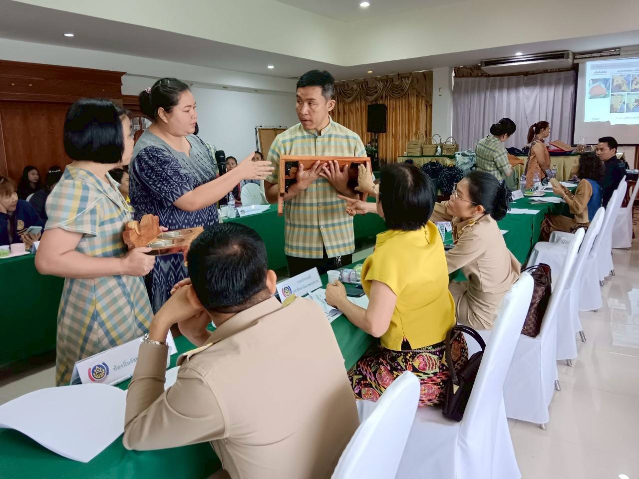 จังหวัดสกลนคร ดำเนินการประชุมโครงการส่งเสริมกระบวนการเครือข่าย องค์ความรู้ (Knowledge – Based OTOP : KBO) กิจกรรมที่ 2 พัฒนาผลิตภัณฑ์ OTOP โดยเครือข่ายองค์ความรู้ (Knowledge – Based OTOP : KBO) จังหวัด (ครั้งที่ 3)