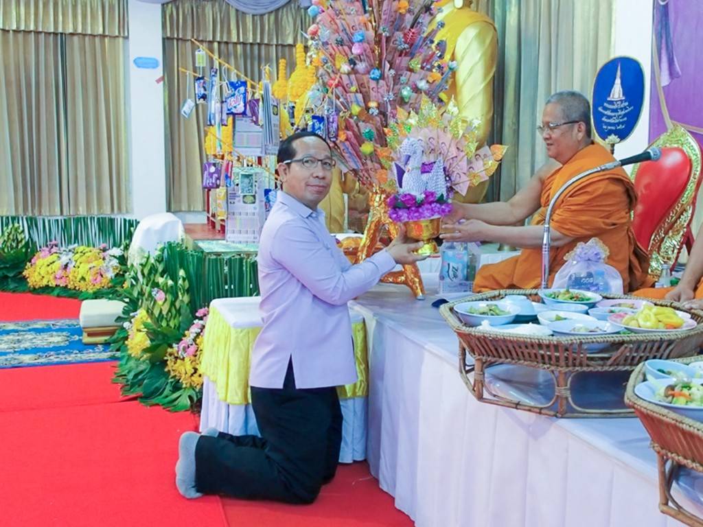 🎯จังหวัดสกลนคร : ทอดผ้าป่ามอบทุนการศึกษาแก่เด็กจังหวัดสกลนคร กองทุนพัฒนาเด็กชนบท ในพระบรราชูปถัมภ์สมเด็จพระเทพรัตนราชสุดาฯ สยามบรมราชกุมารี ประจำปี 2568 ยอดสมทบกองทุน จำนวน 299,638 บาท พร้อมมอบทุนอุปการะเด็กในกองทุนฯ อีก 19 ทุน