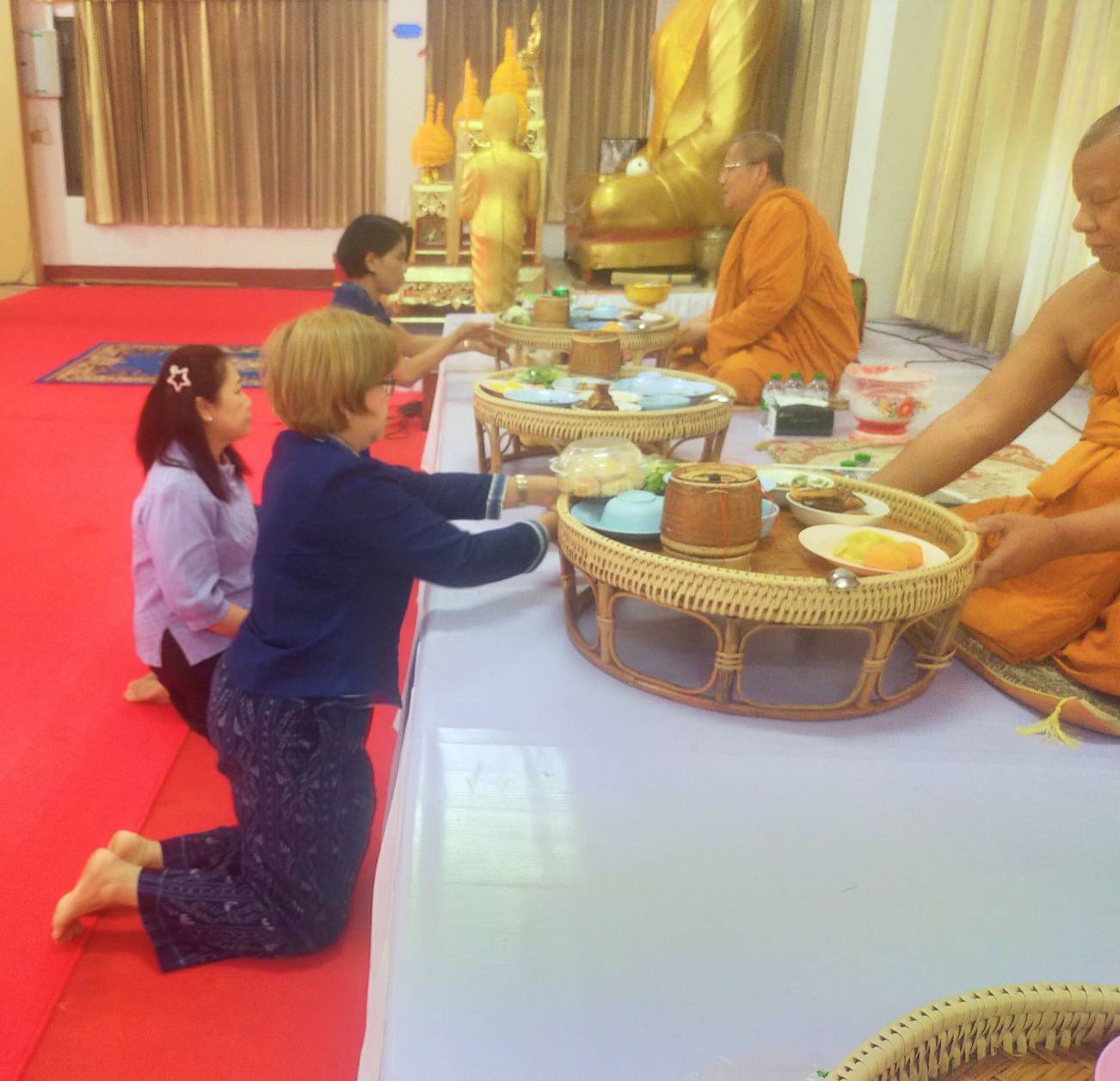 📣พช.สกลนคร จัดกิจกรรมทำบุญถวายภัตตาหารเพล เสริมสร้างคุณธรรม ภายใต้โครงการพัฒนาชุมชนใสสะอาด ประจำปีงบประมาณ พ.ศ. 2568 มิติที่ 4 การเสริมสร้างองค์กรคุณธรรม