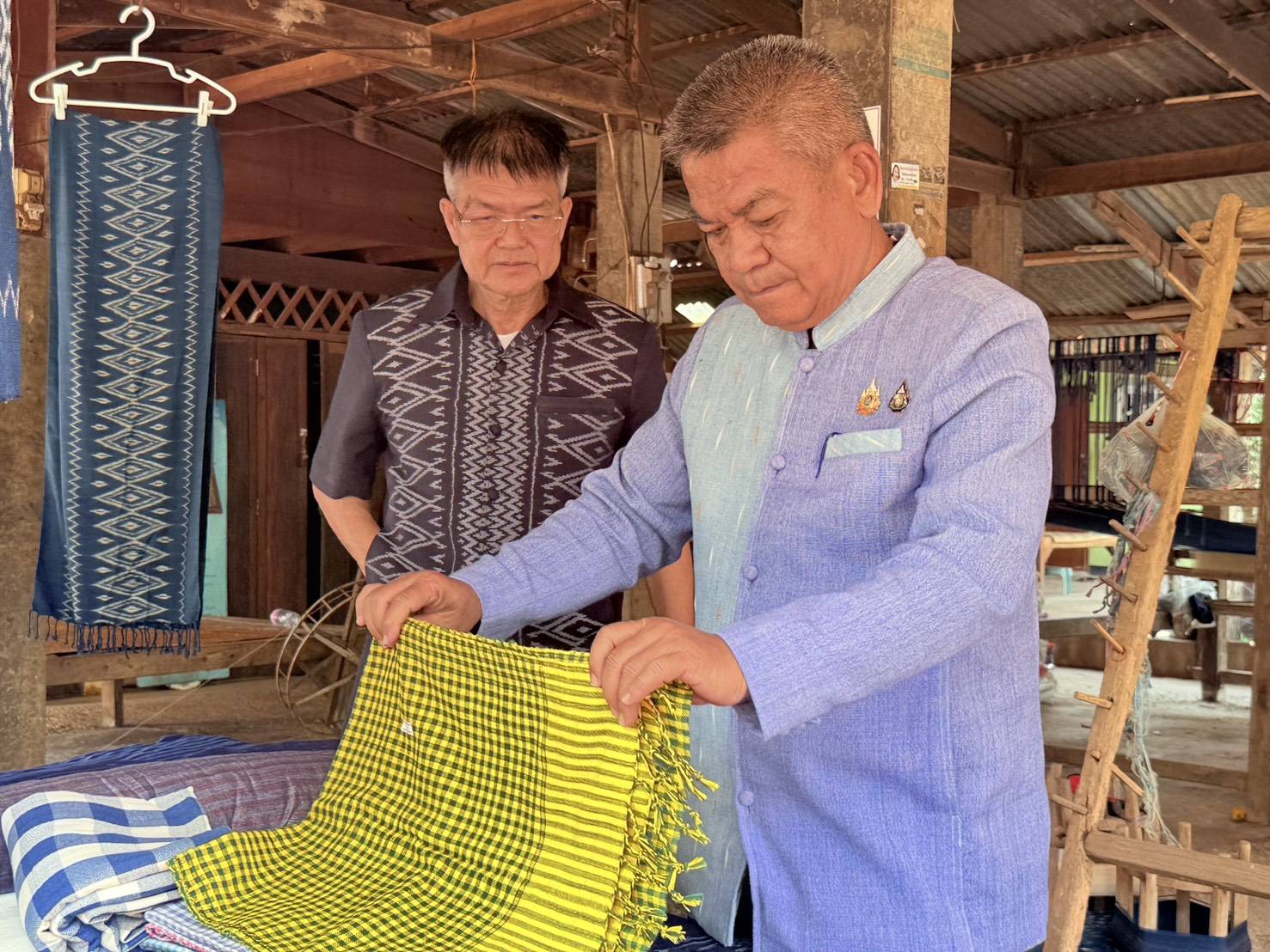 📢พจ.สกลนคร ลงพื้นที่ให้กำลังเจ้าหน้าที่พัฒนาชุมชน พร้อมเยี่ยมกลุ่ม OTOP อำเภอส่องดาว 📢