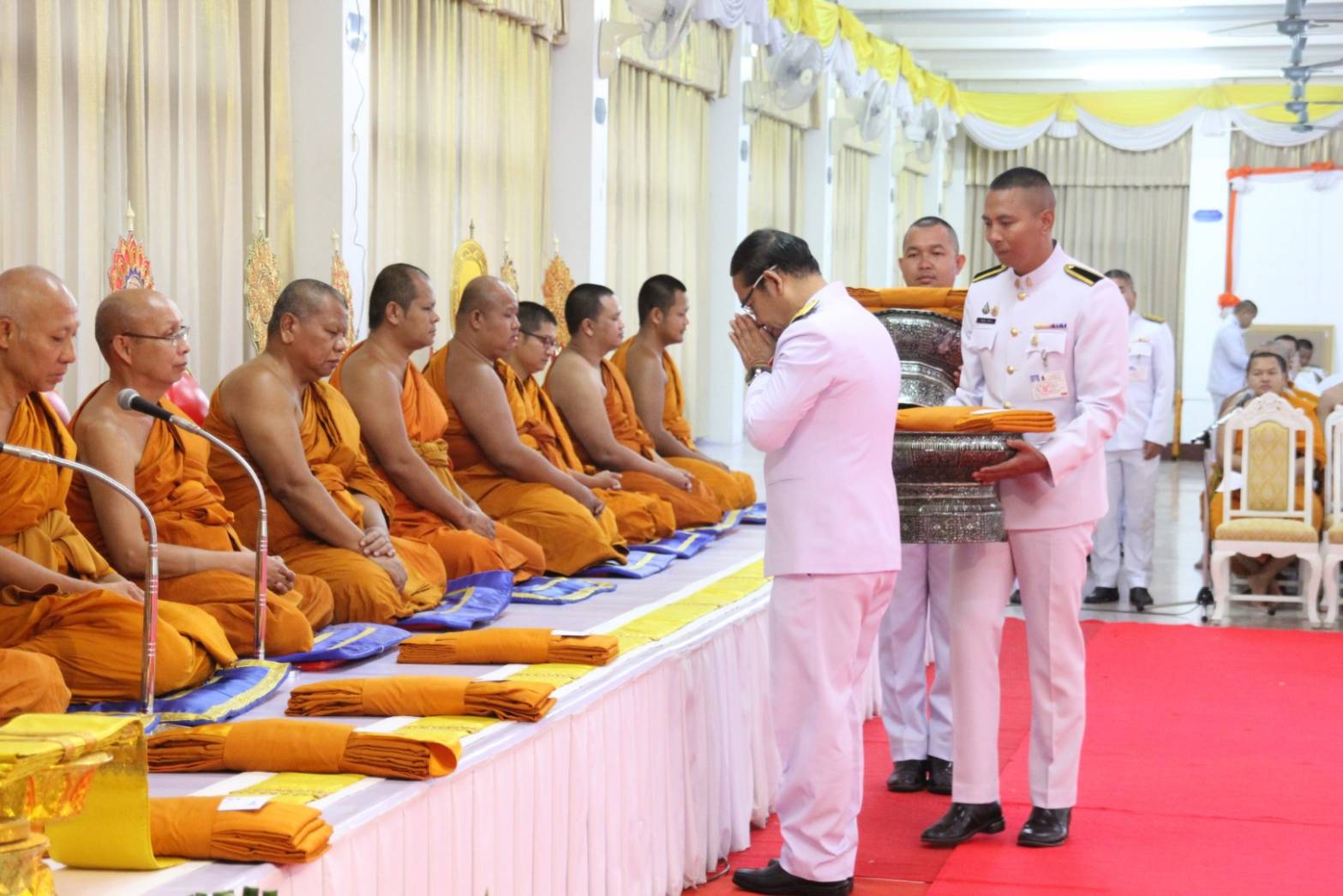 📰จังหวัดสกลนครจัดพิธีสวดพระพุทธมนต์ และพิธีทำบุญตักบาตร ถวายพระราชกุศล เนื่องในวันจักรี ประจำปี 2568