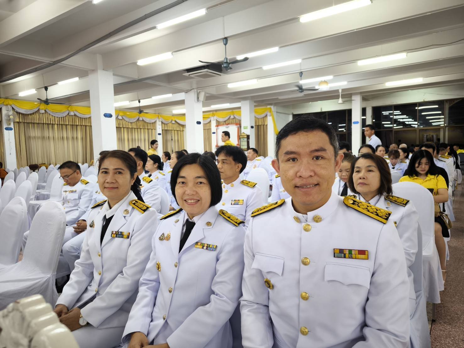 📰จังหวัดสกลนครจัดพิธีสวดพระพุทธมนต์ และพิธีทำบุญตักบาตร ถวายพระราชกุศล เนื่องในวันจักรี ประจำปี 2568