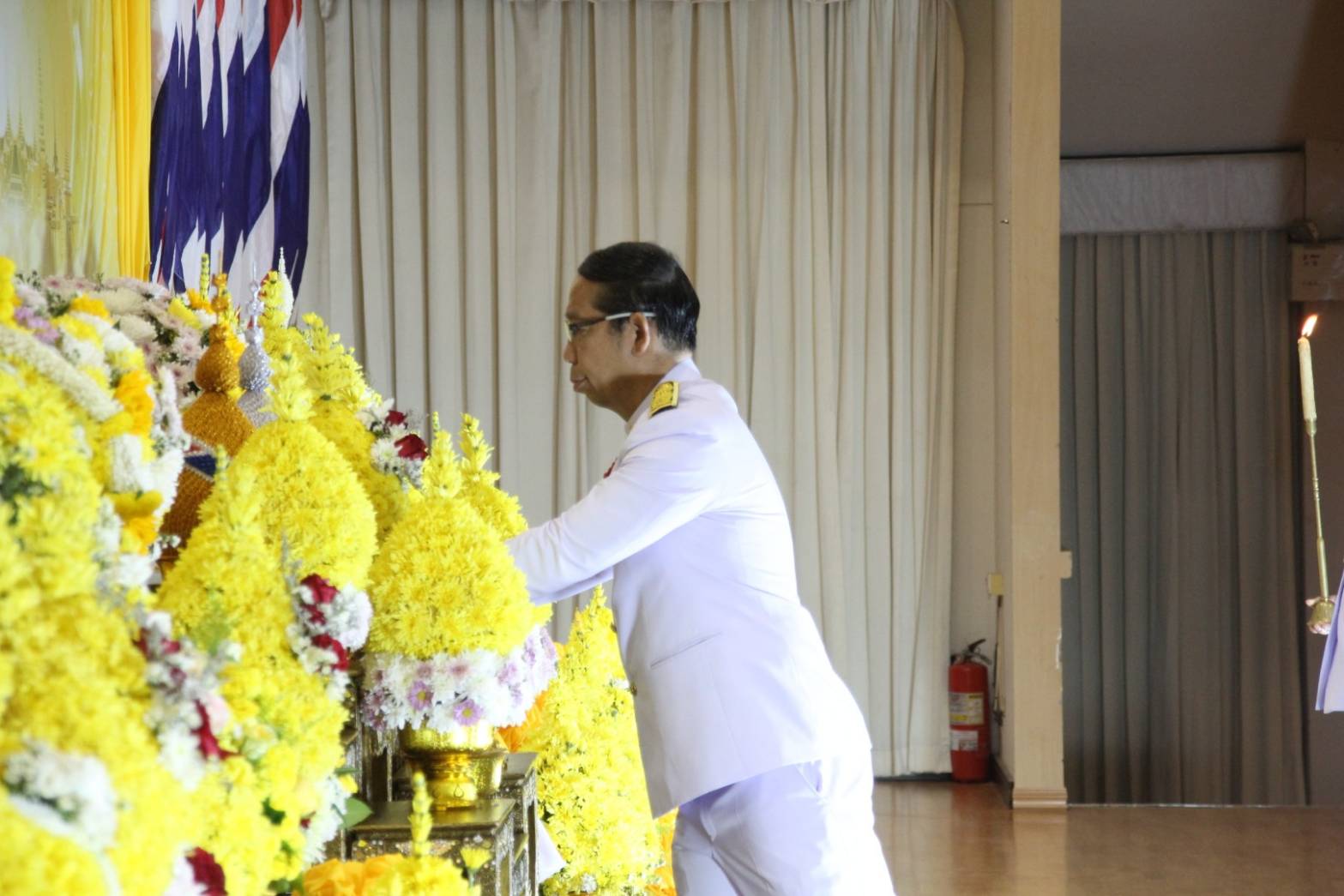📰จังหวัดสกลนครจัดพิธีวางพุ่มดอกไม้ ถวายราชสักการะ เนื่องในวันที่ระลึกพระบาทสมเด็จพระพุทธยอดฟ้าจุฬาโลกมหาราช และวันที่ระลึกมหาจักรีบรมราชวงศ์ ประจำปี 2568
