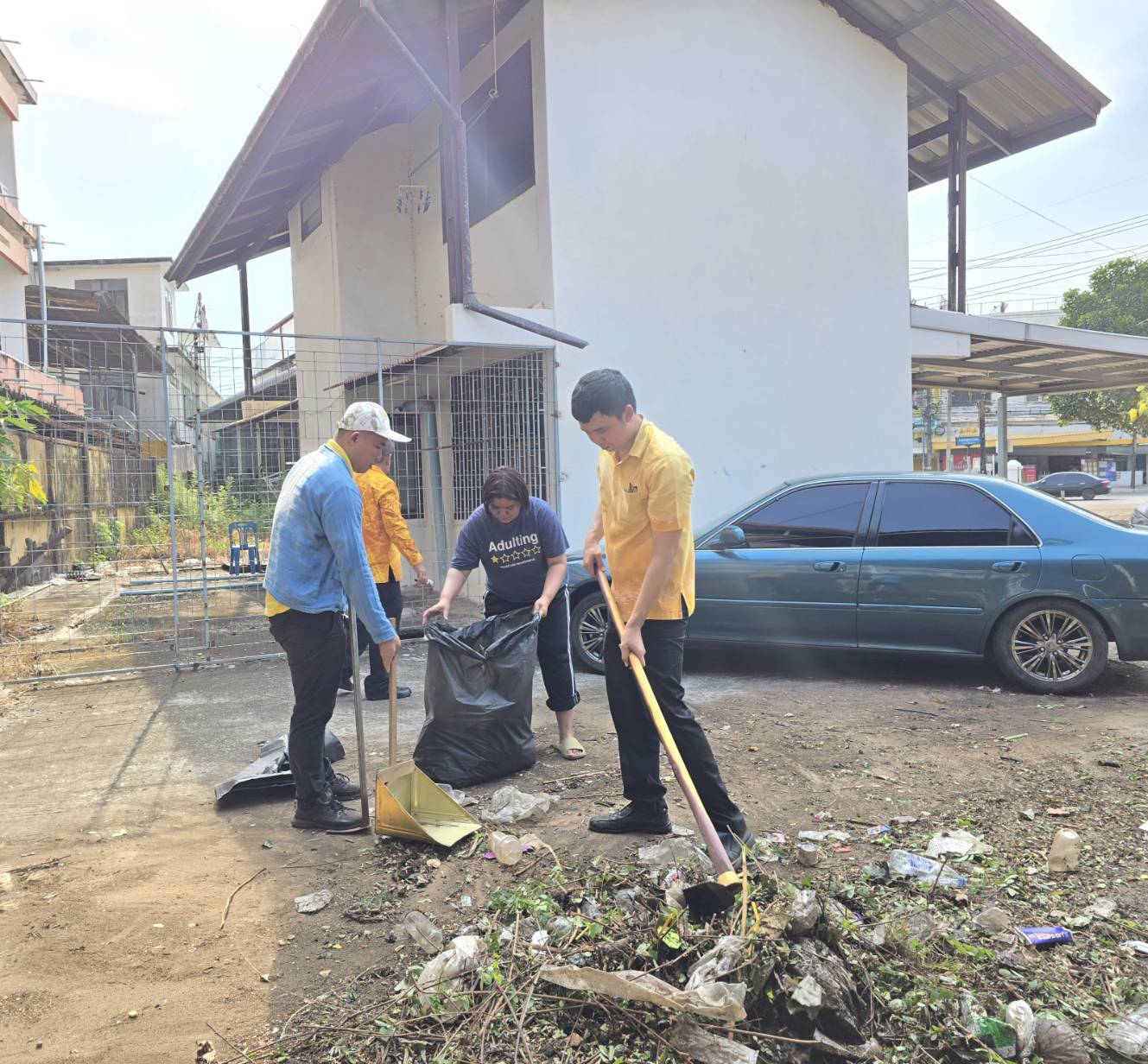 🏘พช.สกลนคร รวมพลัง Big Cleaning Day ทำความสะอาดศูนย์รวมจำหน่ายผลิตภัณฑ์ OTOP จังหวัดสกลนคร ครั้งใหญ่