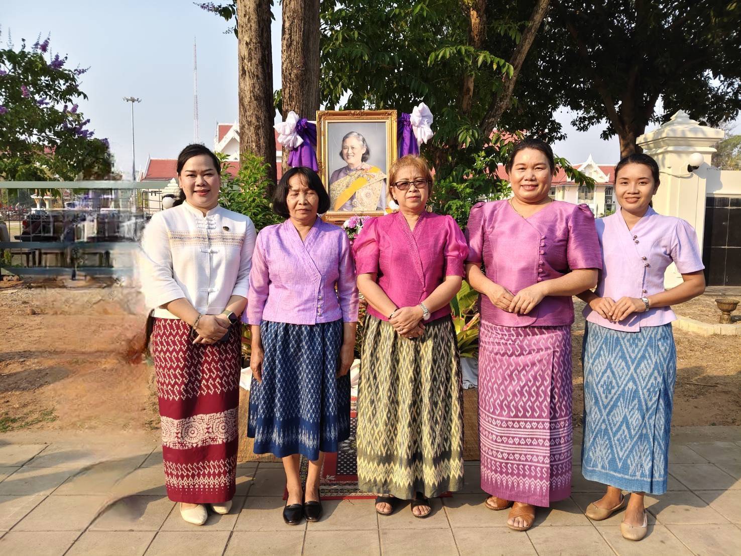 📢พุทธศาสนิกชนชาวสกลนคร ร่วมทำบุญตักบาตรพระภิกษุ สามเณร ตามโครงการบรรพชาเสริมสร้างคุณธรรมจริยธรรม ค่านิยมความเป็นไทย ถวายเป็นพระราชกุศล แด่สมเด็จพระกนิษฐาธิราชเจ้า กรมสมเด็จพระเทพรัตนราชสุดาฯ สยามบรมราชกุมารี เนื่องในโอกาสทรงเจริญพระชนมายุ 70 พรรษา 2 เมษายน 2568