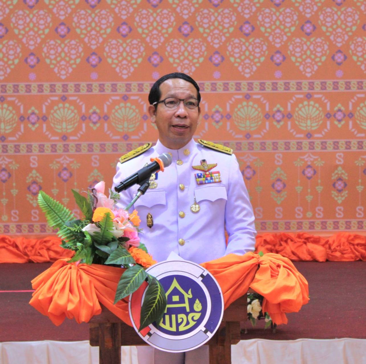 📣จังหวัดสกลนคร : จัดพิธีมอบแบบลายผ้าพระราชทาน “ผ้าลายสิริราชพัสตราภรณ์”เพื่อนำไปเป็นต้นแบบและพัฒนาต่อยอดเพิ่มคุณค่าและมูลค่าผลิตภัณฑ์ผ้าไทยให้ก้าวไกลสู่ระดับสากล