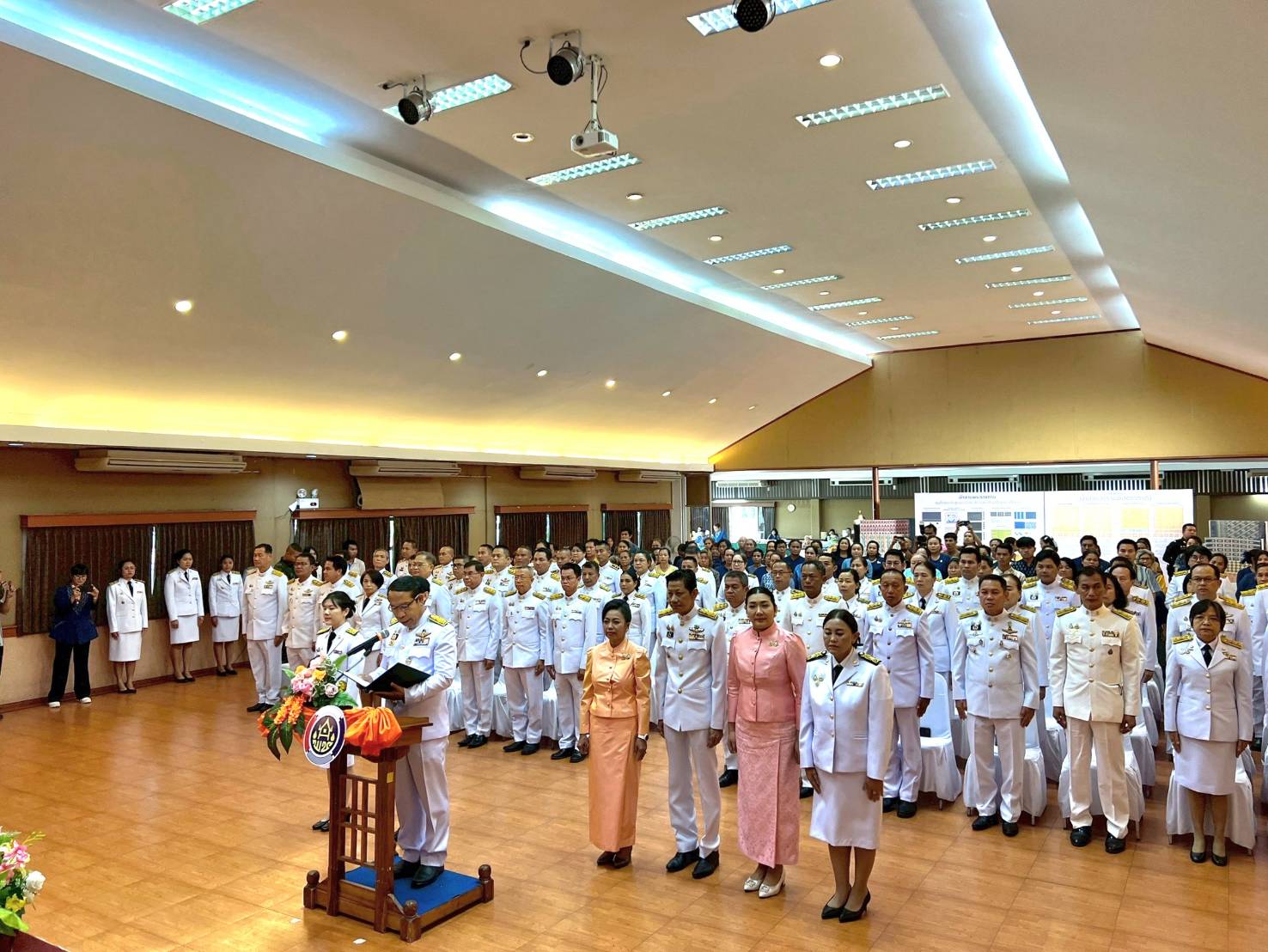 📣จังหวัดสกลนคร : จัดพิธีมอบแบบลายผ้าพระราชทาน “ผ้าลายสิริราชพัสตราภรณ์”เพื่อนำไปเป็นต้นแบบและพัฒนาต่อยอดเพิ่มคุณค่าและมูลค่าผลิตภัณฑ์ผ้าไทยให้ก้าวไกลสู่ระดับสากล
