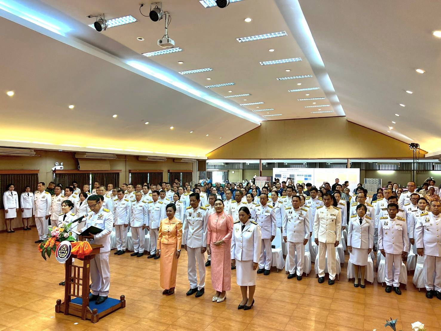 📣จังหวัดสกลนคร : จัดพิธีมอบแบบลายผ้าพระราชทาน “ผ้าลายสิริราชพัสตราภรณ์”เพื่อนำไปเป็นต้นแบบและพัฒนาต่อยอดเพิ่มคุณค่าและมูลค่าผลิตภัณฑ์ผ้าไทยให้ก้าวไกลสู่ระดับสากล