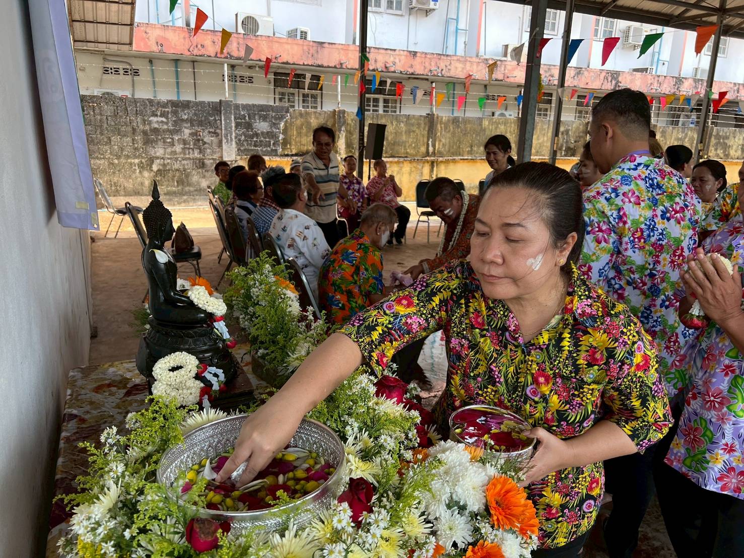 🎯พช.สกลนคร : สืบสานวิถีประเพณีไทย ตุ้มโฮม สงกรานต์ รดน้ำขอพร รับศุภวารดิถีขึ้นปีใหม่ไทย สงกรานต์ 2568