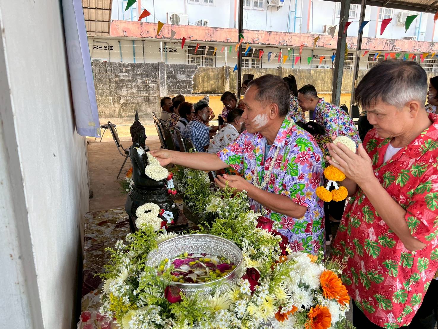 🎯พช.สกลนคร : สืบสานวิถีประเพณีไทย ตุ้มโฮม สงกรานต์ รดน้ำขอพร รับศุภวารดิถีขึ้นปีใหม่ไทย สงกรานต์ 2568