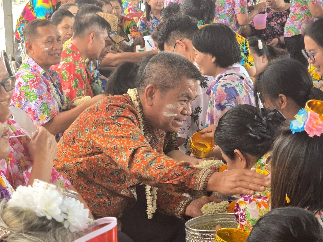 🎯พช.สกลนคร : สืบสานวิถีประเพณีไทย ตุ้มโฮม สงกรานต์ รดน้ำขอพร รับศุภวารดิถีขึ้นปีใหม่ไทย สงกรานต์ 2568