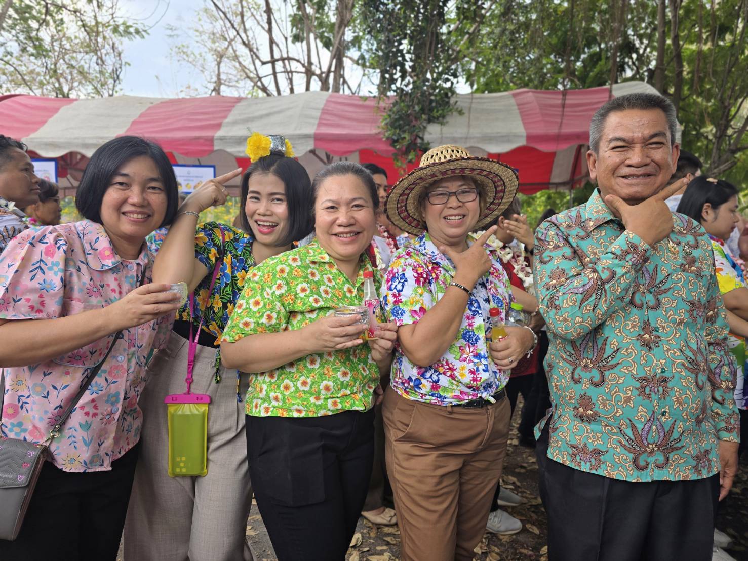🎯จังหวัดสกลนคร สืบสานวิถีประเพณีไทย สรงน้ำ เพื่อความเป็นสิริมงคล เนื่องในโอกาสวันสงกรานต์ และวันขึ้นปีใหม่ไทย พ.ศ.2568