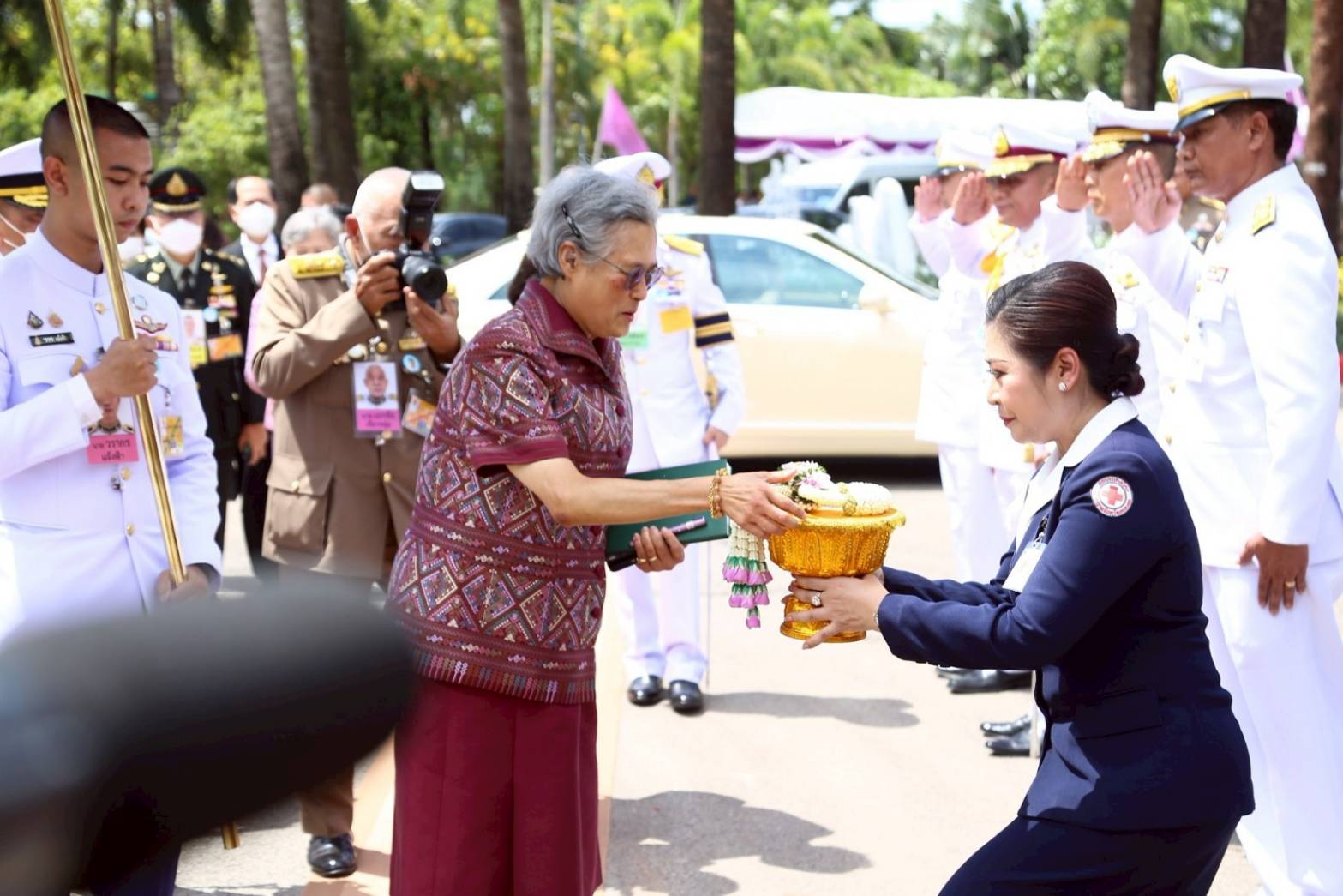 สมเด็จพระกนิษฐาธิราชเจ้า กรมสมเด็จพระเทพรัตนราชสุดาฯ สยามบรมราชกุมารี เสด็จพระราชดำเนิน ไปทรงเปิดพระอนุสาวรีย์ สมเด็จพระเจ้าพี่นางเธอ เจ้าฟ้ากัลยาณิวัฒนา กรมหลวงนราธิวาสราชนครินทร์