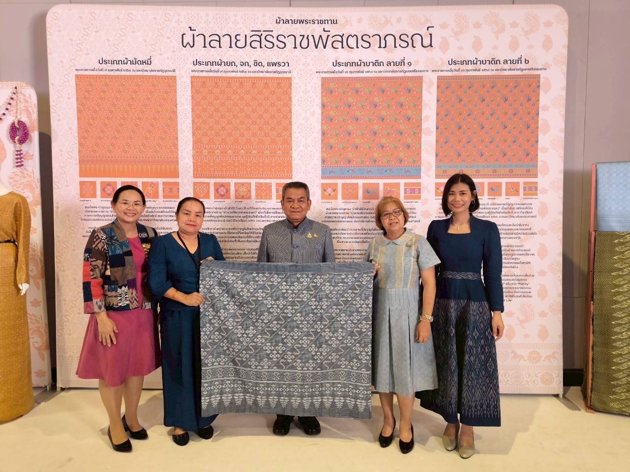 🌈 กรมการพัฒนาชุมชน Coaching ผ้าลายพระราชทานและงานหัตถกรรม จุดดำเนินการที่ 3 : ภาคตะวันออกเฉียงเหนือ ณ จังหวัดอุดรธานี ตามโครงการยกระดับพัฒนาผลิตภัณฑ์ภูมิปัญญาผ้าไทยและงานหัตถกรรม