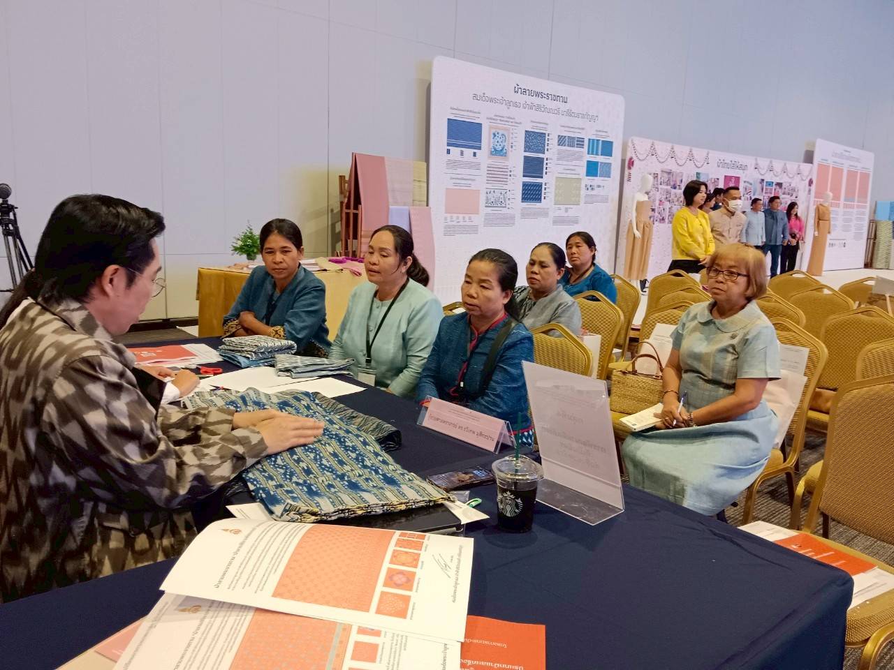 🌈 กรมการพัฒนาชุมชน Coaching ผ้าลายพระราชทานและงานหัตถกรรม จุดดำเนินการที่ 3 : ภาคตะวันออกเฉียงเหนือ ณ จังหวัดอุดรธานี ตามโครงการยกระดับพัฒนาผลิตภัณฑ์ภูมิปัญญาผ้าไทยและงานหัตถกรรม