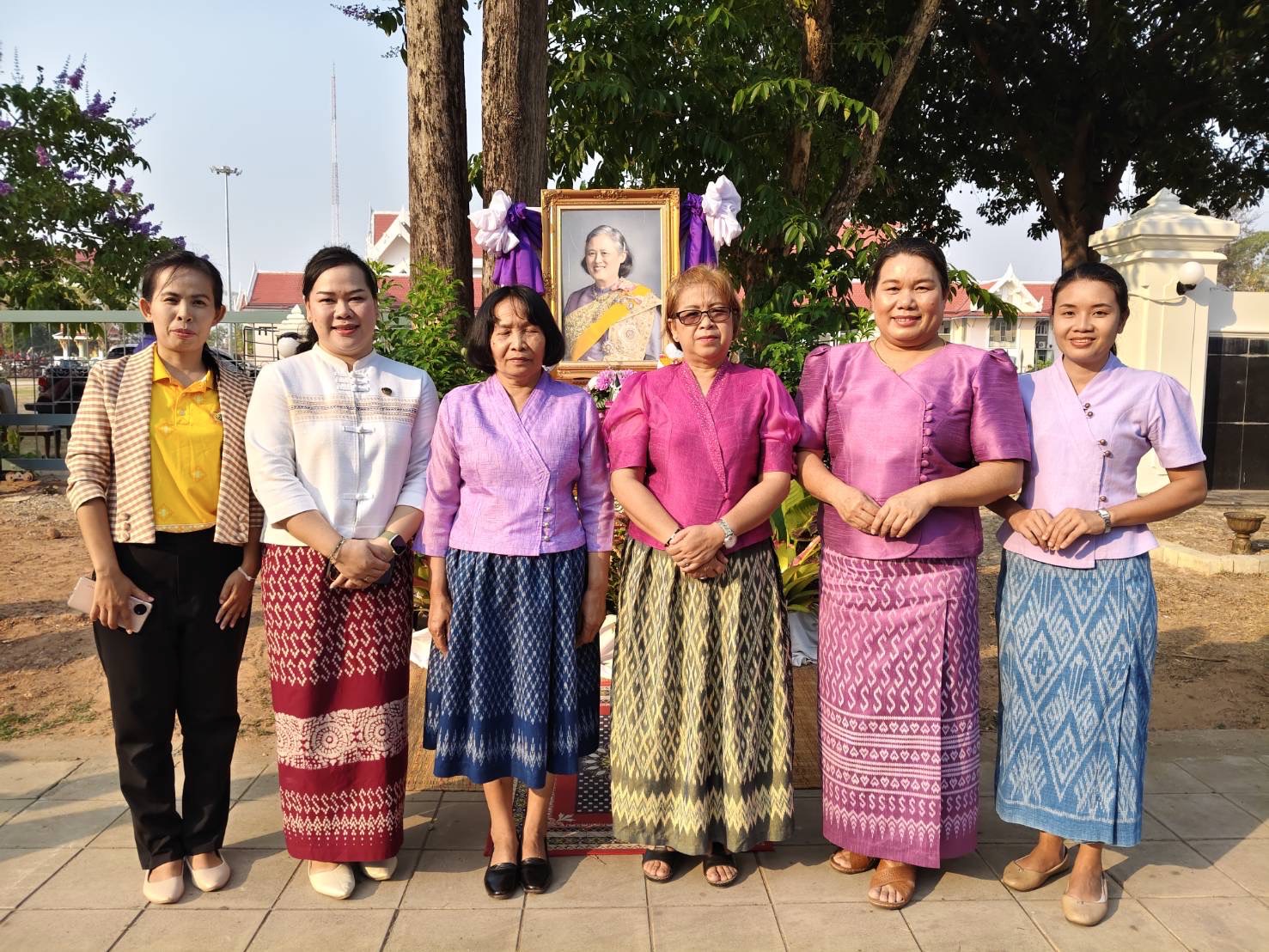 📢พุทธศาสนิกชนชาวสกลนคร ร่วมทำบุญตักบาตรพระภิกษุ สามเณร ตามโครงการบรรพชาเสริมสร้างคุณธรรมจริยธรรม ค่านิยมความเป็นไทย ถวายเป็นพระราชกุศล แด่สมเด็จพระกนิษฐาธิราชเจ้า กรมสมเด็จพระเทพรัตนราชสุดาฯ สยามบรมราชกุมารี เนื่องในโอกาสทรงเจริญพระชนมายุ 70 พรรษา 2 เมษายน 2568