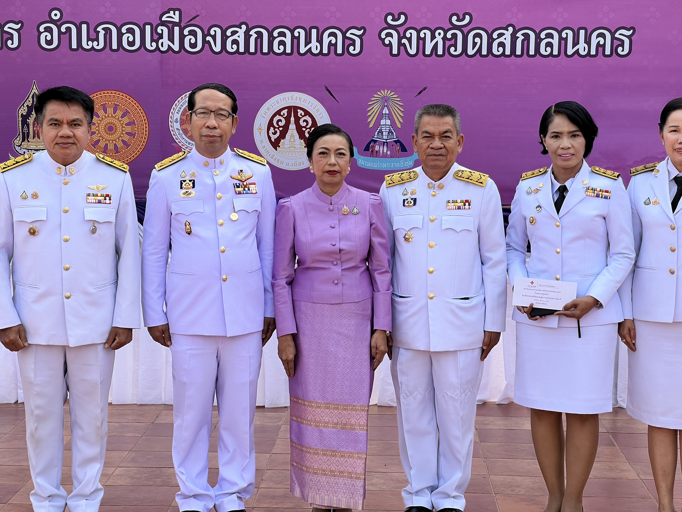 📢กาชาดจังหวัดสกลนครมอบเงินสมทบกองทุนพัฒนาเด็กชนบท ในพระราชูปถัมภ์ สมเด็จพระเทพรัตนสุดา ฯ สยามบรมราชกุมารี จังหวัดสกลนคร