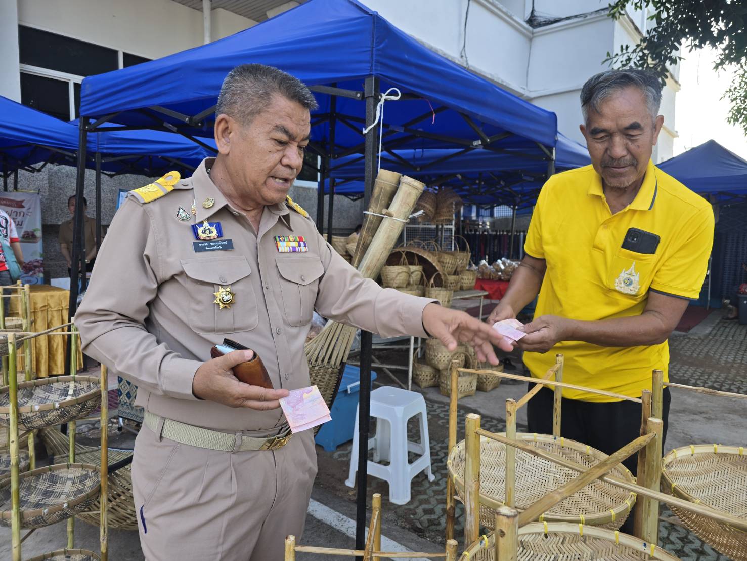 🎯พช.สกลนคร : จัดตลาดนัดสินค้า OTOP อาหารปลอดภัย สินค้าดี สินค้าเด่นจังหวัดสกลนคร ส่งเสริมช่องทางการตลาดให้ผู้ประกอบการ OTOP