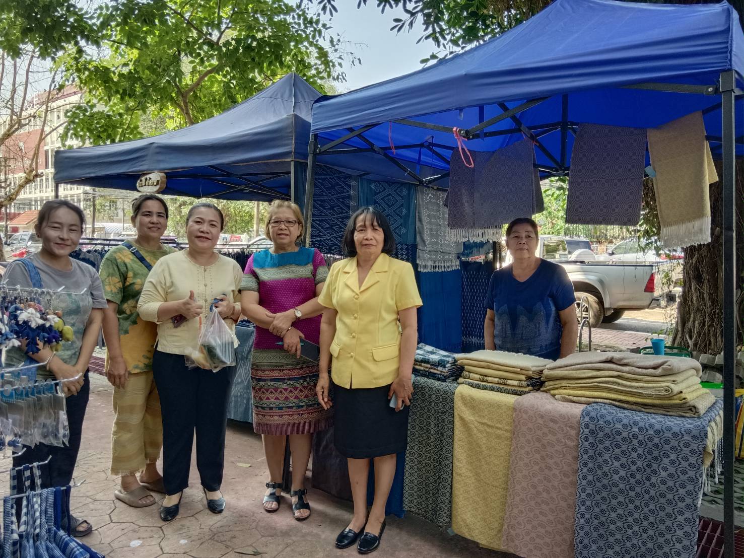 🎯พช.สกลนคร : จัดตลาดนัดสินค้า OTOP อาหารปลอดภัย สินค้าดี สินค้าเด่นจังหวัดสกลนคร ส่งเสริมช่องทางการตลาดให้ผู้ประกอบการ OTOP