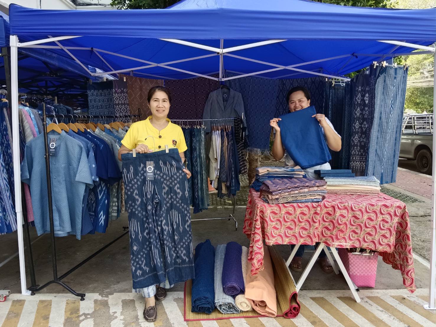 🎯พช.สกลนคร : จัดตลาดนัดสินค้า OTOP อาหารปลอดภัย สินค้าดี สินค้าเด่นจังหวัดสกลนคร ส่งเสริมช่องทางการตลาดให้ผู้ประกอบการ OTOP