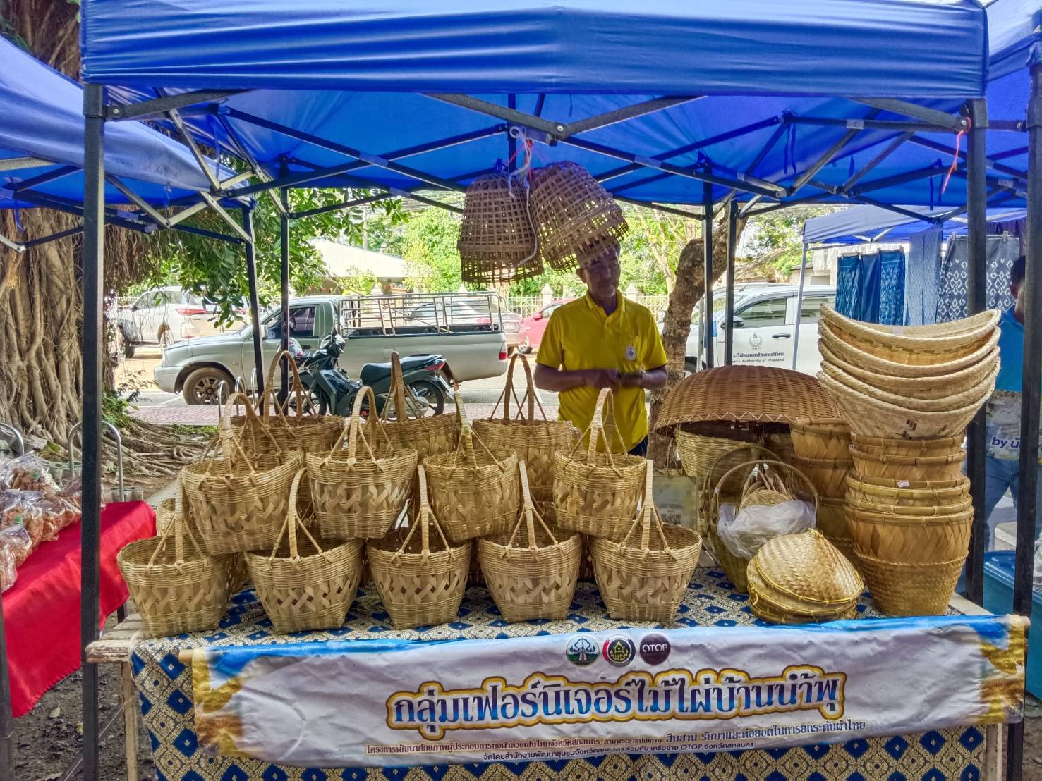 🎯พช.สกลนคร : จัดตลาดนัดสินค้า OTOP อาหารปลอดภัย สินค้าดี สินค้าเด่นจังหวัดสกลนคร ส่งเสริมช่องทางการตลาดให้ผู้ประกอบการ OTOP