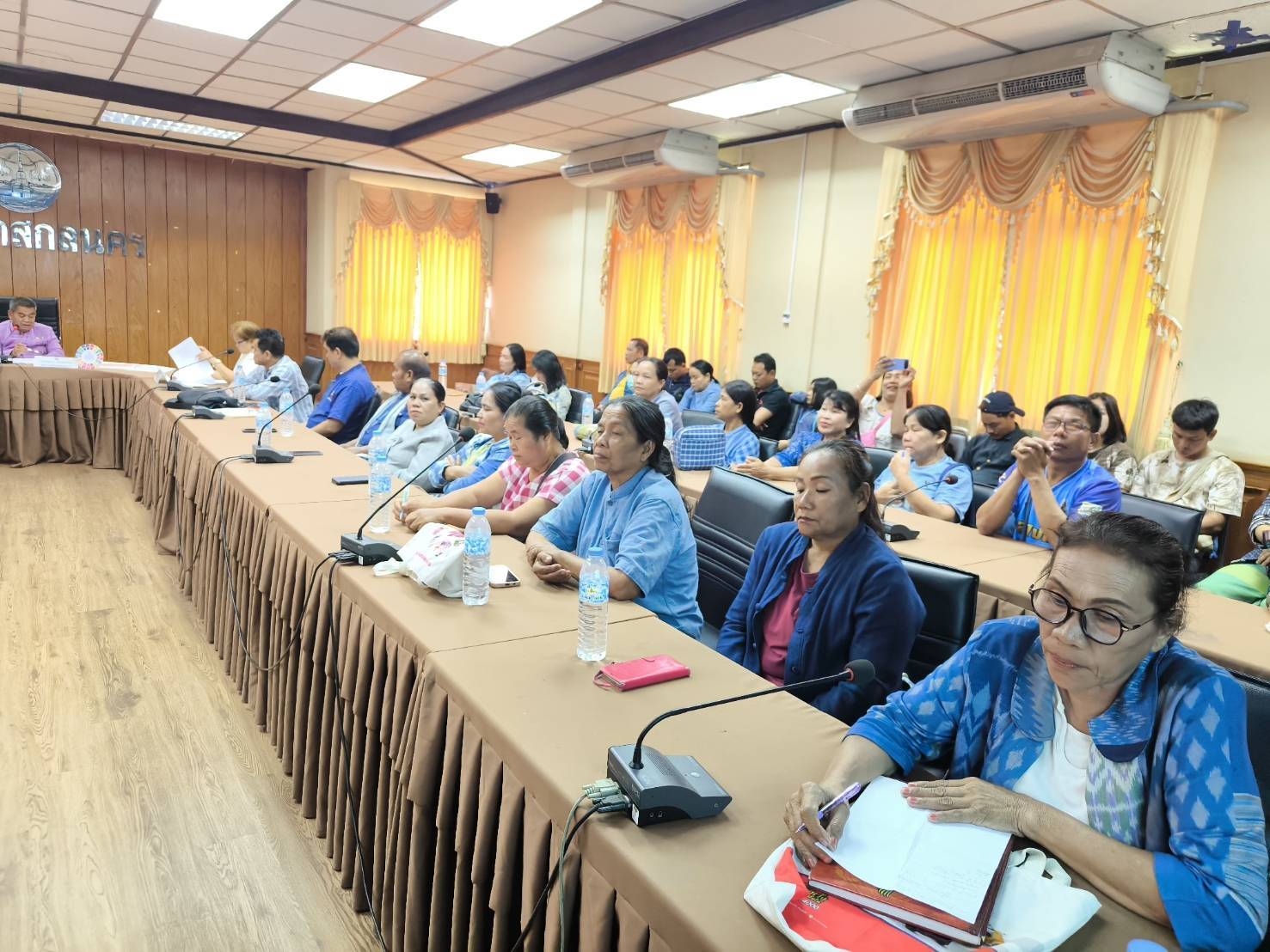 🏘พช.สกลนคร จัดประชุมคัดเลือกผู้ผลิต ผู้ประกอบการ OTOP เข้าร่วมงาน OTOP Midyear 2025 🗓วันพุธที่ 7 พฤษภาคม 2568
