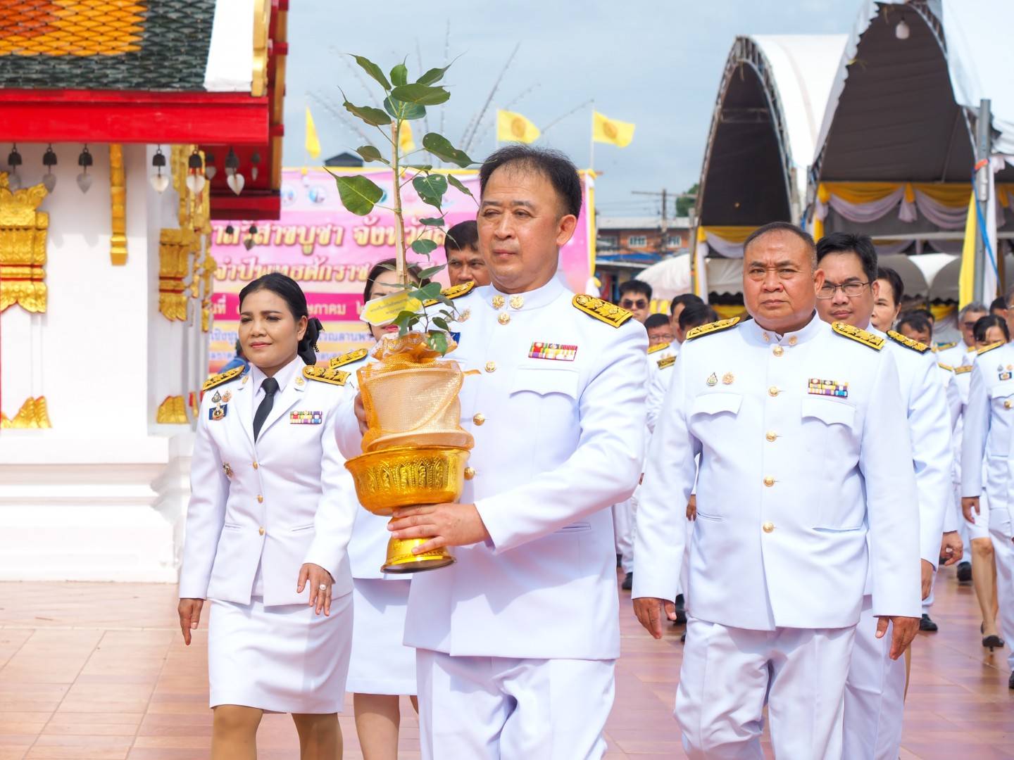 จังหวัดสกลนครจัดพิธีปลูกพระศรีมหาโพธิทศมราชบพิตร ณ มณฑลปลูกวัดพระธาตุเชิงชุมวรวิหาร ในวันวิสาขบูชา เฉลิมพระเกียรติพระบาทสมเด็จพระเจ้าอยู่หัว เนื่องในโอกาสพระราชพิธีสมมงคลพระชนมายุเท่าพระบาทสมเด็จพระพุทธยอดฟ้าจุฬาโลกมหาราช