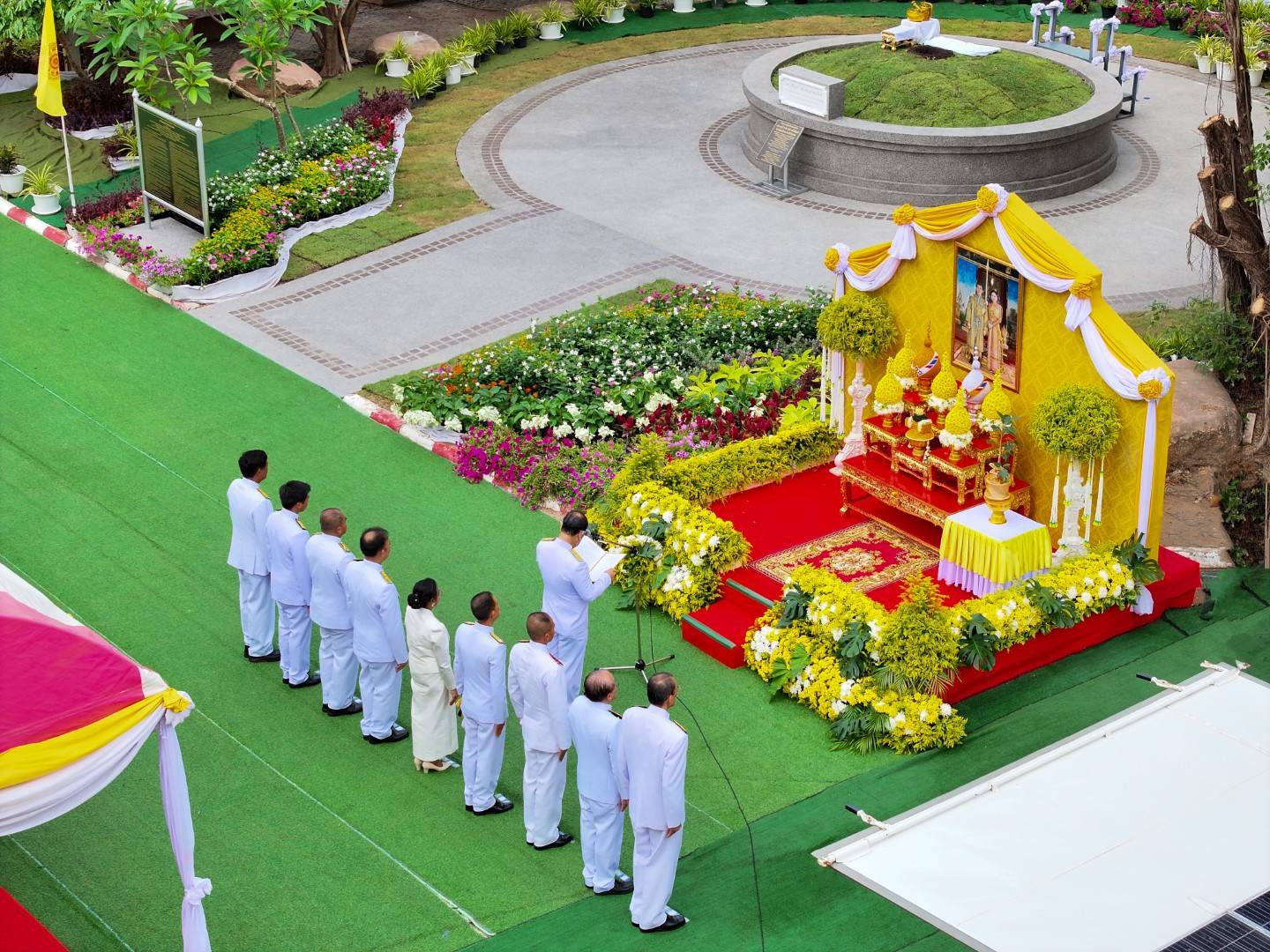 จังหวัดสกลนครจัดพิธีปลูกพระศรีมหาโพธิทศมราชบพิตร ณ มณฑลปลูกวัดพระธาตุเชิงชุมวรวิหาร ในวันวิสาขบูชา เฉลิมพระเกียรติพระบาทสมเด็จพระเจ้าอยู่หัว เนื่องในโอกาสพระราชพิธีสมมงคลพระชนมายุเท่าพระบาทสมเด็จพระพุทธยอดฟ้าจุฬาโลกมหาราช