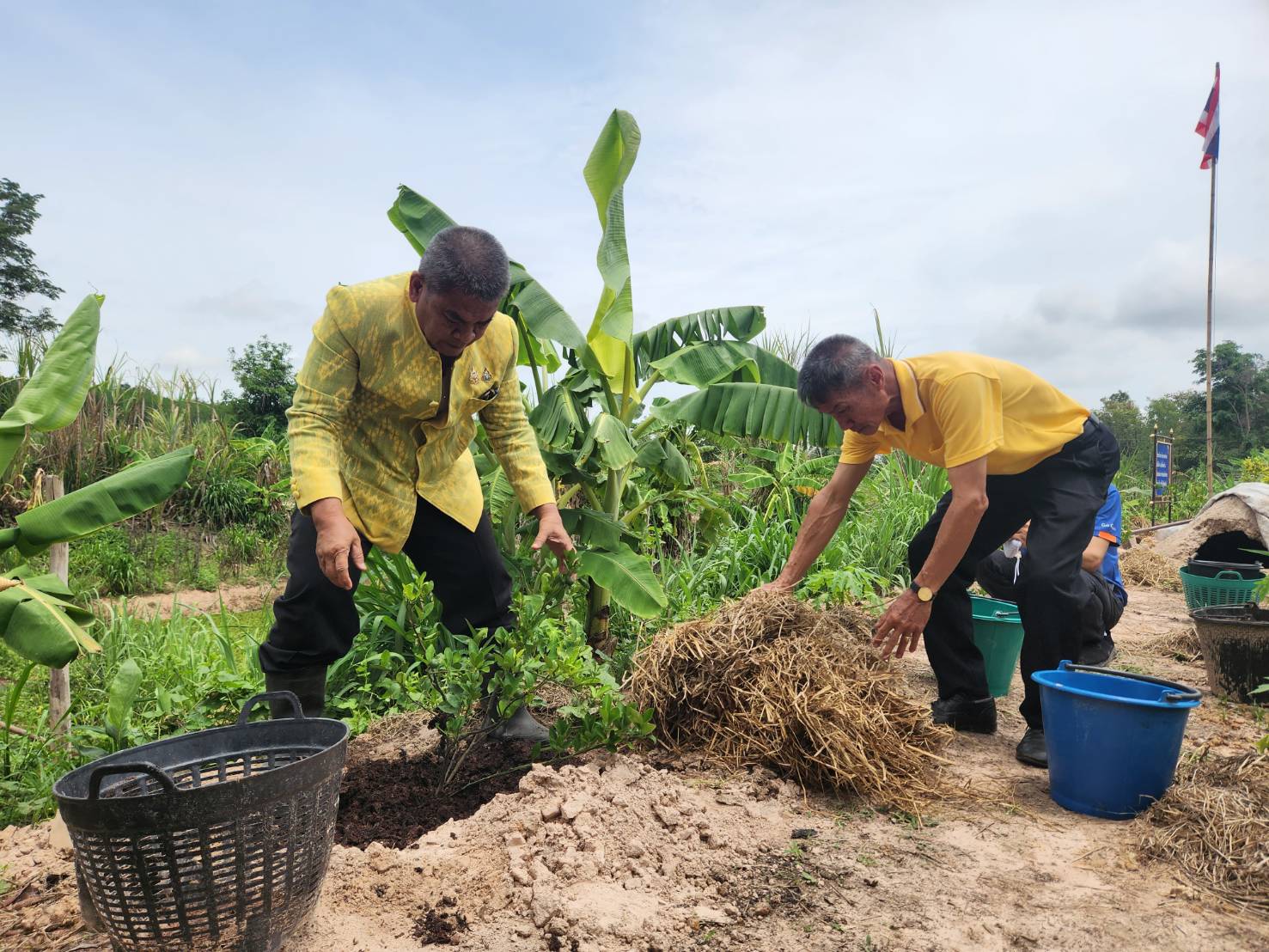 🌾🌾พช.สกลนคร ประชุมสัญจร คณะกรรมการเครือข่าย “โคก หนอง นา”และเจ้าหน้าที่พัฒนาชุมชนจังหวัดสกลนคร