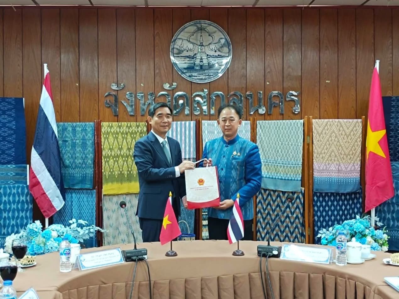 พช. สกลนคร:ร่วมให้การต้อนรับ เอกอัครราชทูตเวียดนามประจำประเทศไทย และคณะ เยือนจังหวัดสกลนคร   