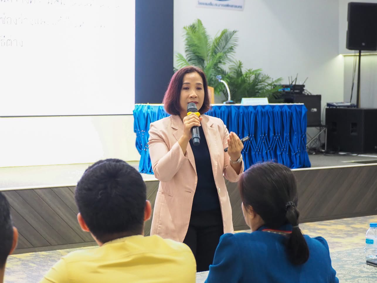 พช. สกลนคร ปั้นครีเอเตอร์ ประชาสัมพันธ์ พร้อมนำเสนอคุณค่าสู่ชุมชน อย่างมืออาชีพ พัฒนาบุคลากรเพื่อเสริมสร้างภาพลักษณ์และสร้างเครือข่าย
