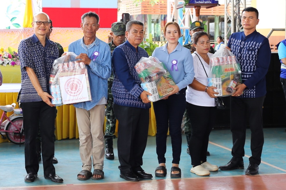 พช. สกลนคร : ร่วมออกกน่วยจังหวัดเคลื่อนที่ “หน่วยบำบัดทุกข์ บำรุงสุข สร้างรอยยิ้มให้ประชาชน”