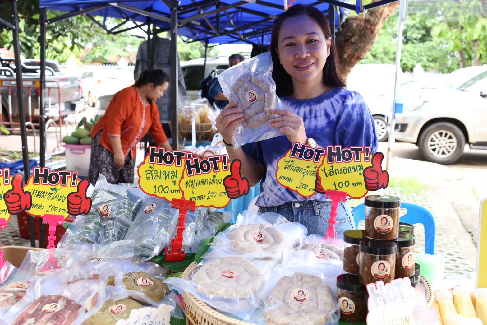 พช.สกลนคร : ชวน อุดหนุนสินค้า OTOP เพื่อสร้างงาน สร้างรายได้ ให้ประชาชนคนสกลนคร