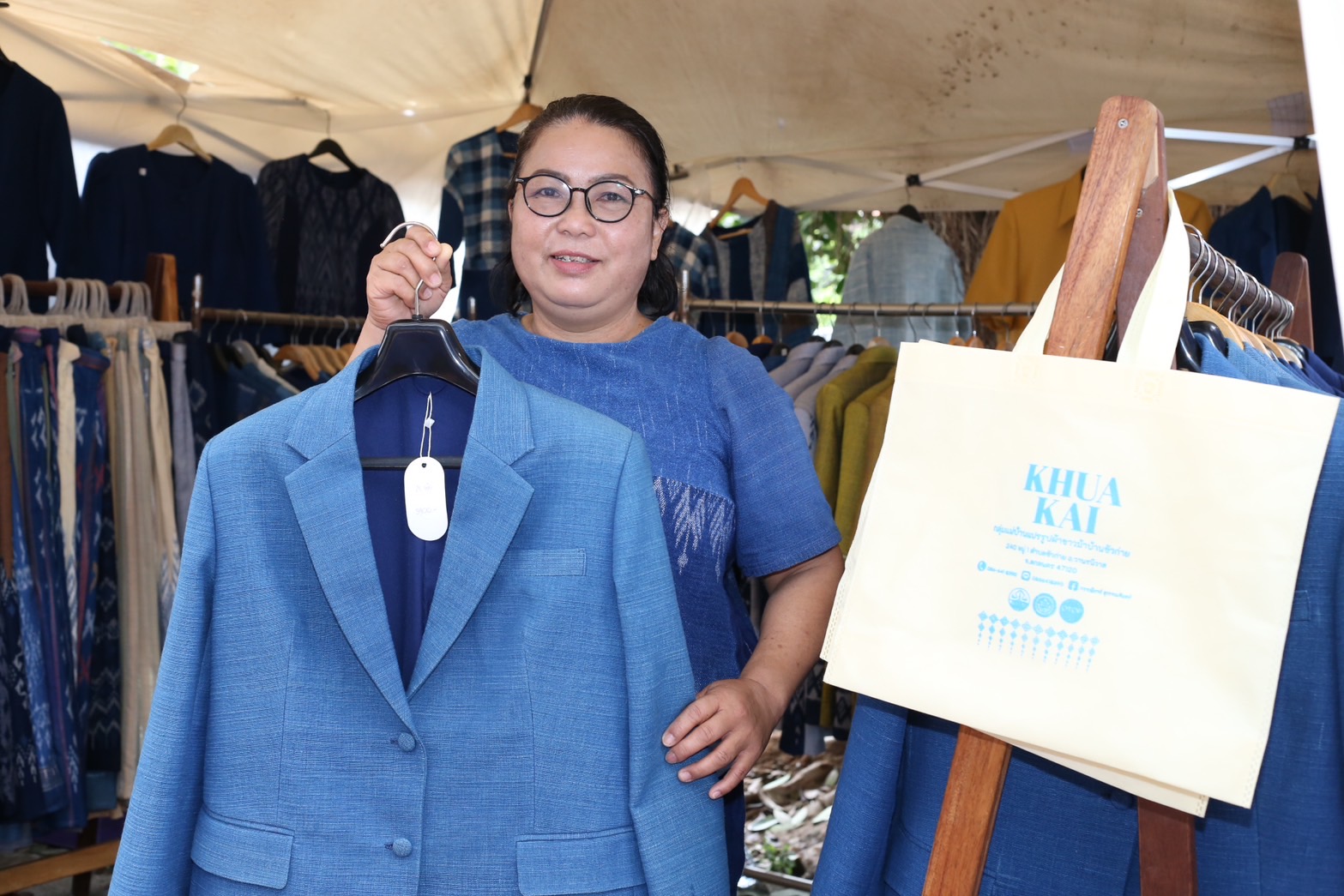 พช.สกลนคร : ชวน อุดหนุนสินค้า OTOP เพื่อสร้างงาน สร้างรายได้ ให้ประชาชนคนสกลนคร
