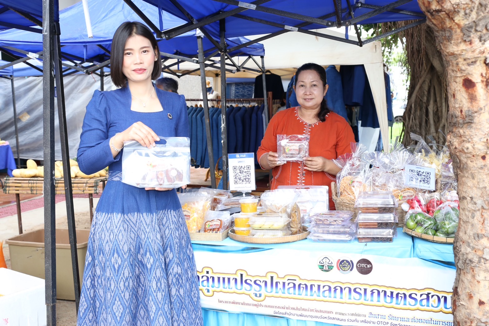 พช.สกลนคร : ชวน อุดหนุนสินค้า OTOP เพื่อสร้างงาน สร้างรายได้ ให้ประชาชนคนสกลนคร