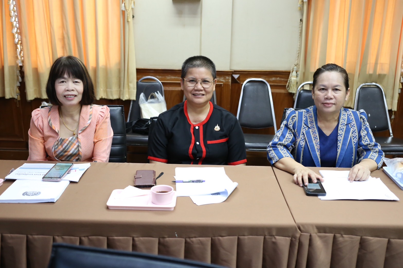 จังหวัดสกลนคร: นำเสนอผลการจัดเก็บและรับรองคุณภาพข้อมูลความจำเป็นพื้นฐาน (จปฐ.) และข้อมูลพื้นฐานระดับหมู่บ้าน (กชช 2 ค) ประจำปี 2568