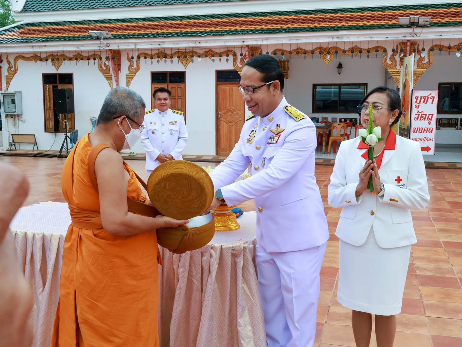 จังหวัดสกลนคร จัดพิธีสวดพระพุทธมนต์ ทำบุญตักบาตร ถวายพระราชกุศล เนื่องในวันที่ระลึกพระบาทสมเด็จพระปกเกล้าเจ้าอยู่หัว ประจำปี 2568