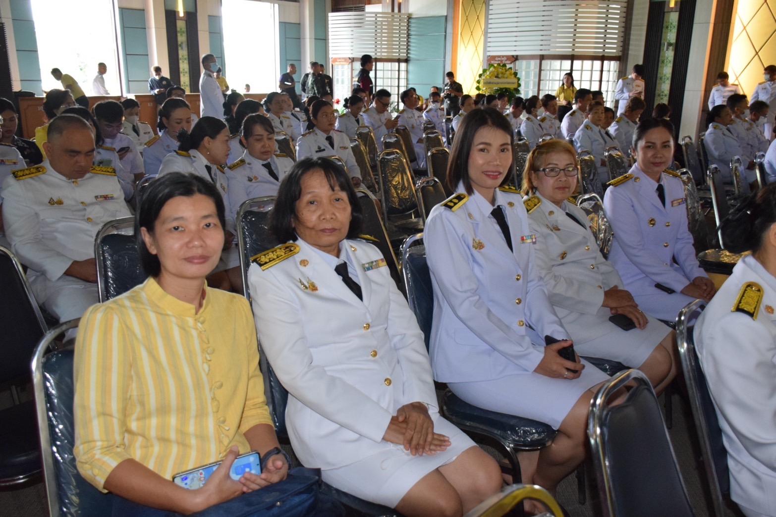 ผู้ว่าราชการจังหวัดสกลนคร นำทุกภาคส่วน วางพวงมาลา กล่าวถวายราชสดุดี เนื่องในวันที่ระลึกพระบาทสมเด็จพระปกเกล้าเจ้าอยู่หัว ประจำปี 2568