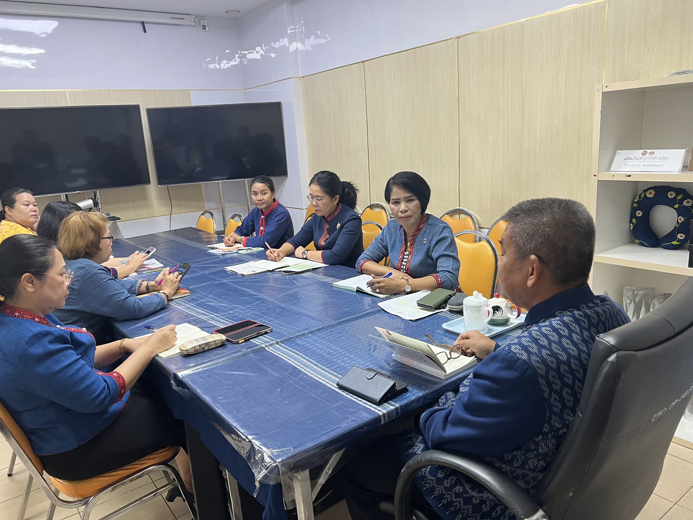 🎯พช.สกลนคร : ประชุมแม่ทัพเร่งขับเคลื่อนภารกิจสำคัญ มุ่งยกระดับงานให้มีประสิทธิภาพ สร้างสุขการทำงาน พร้อมรับมือความท้าทาย