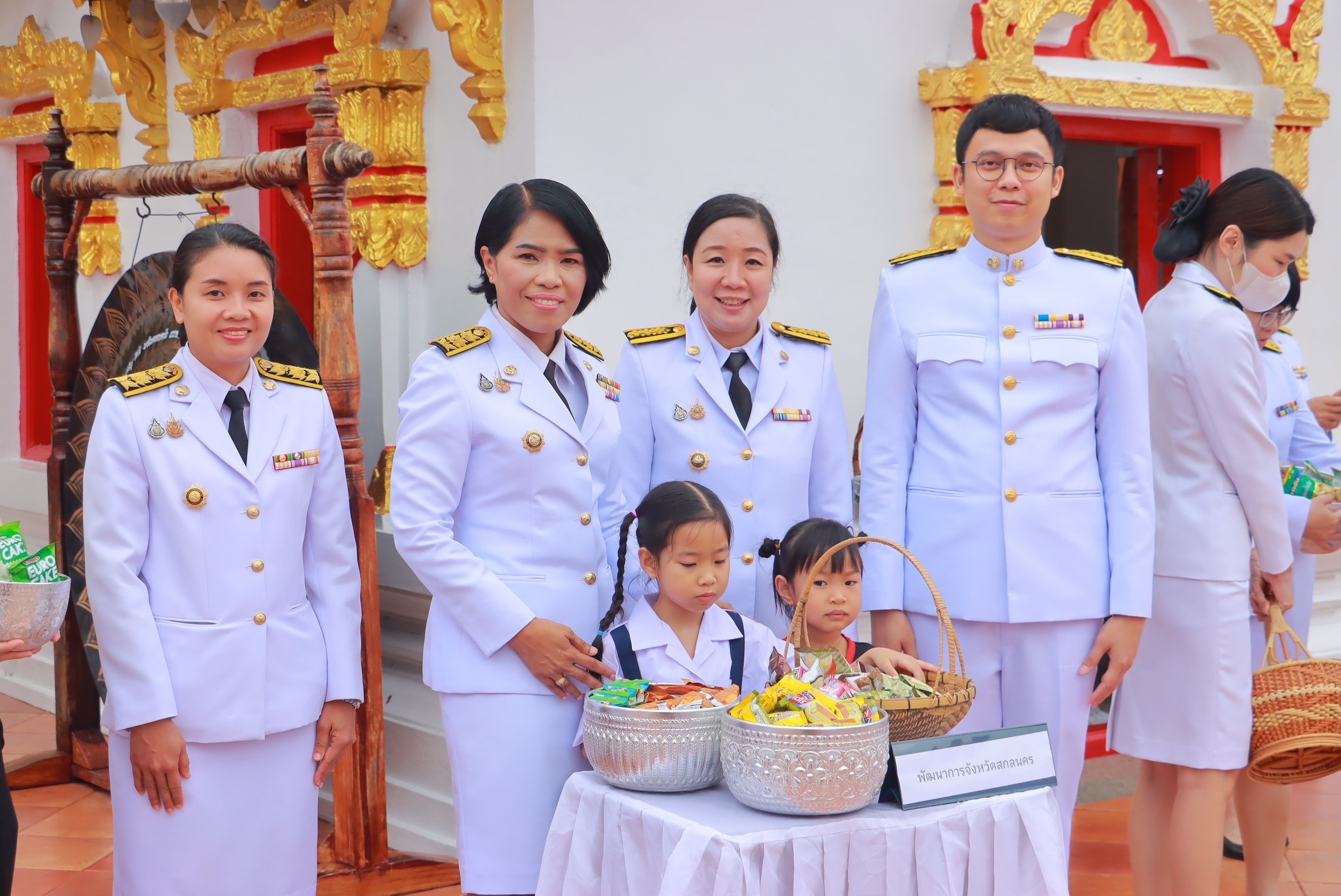 จังหวัดสกลนคร จัดพิธีสวดพระพุทธมนต์ ทำบุญตักบาตร ถวายพระราชกุศล เนื่องในวันที่ระลึกพระบาทสมเด็จพระปกเกล้าเจ้าอยู่หัว ประจำปี 2568