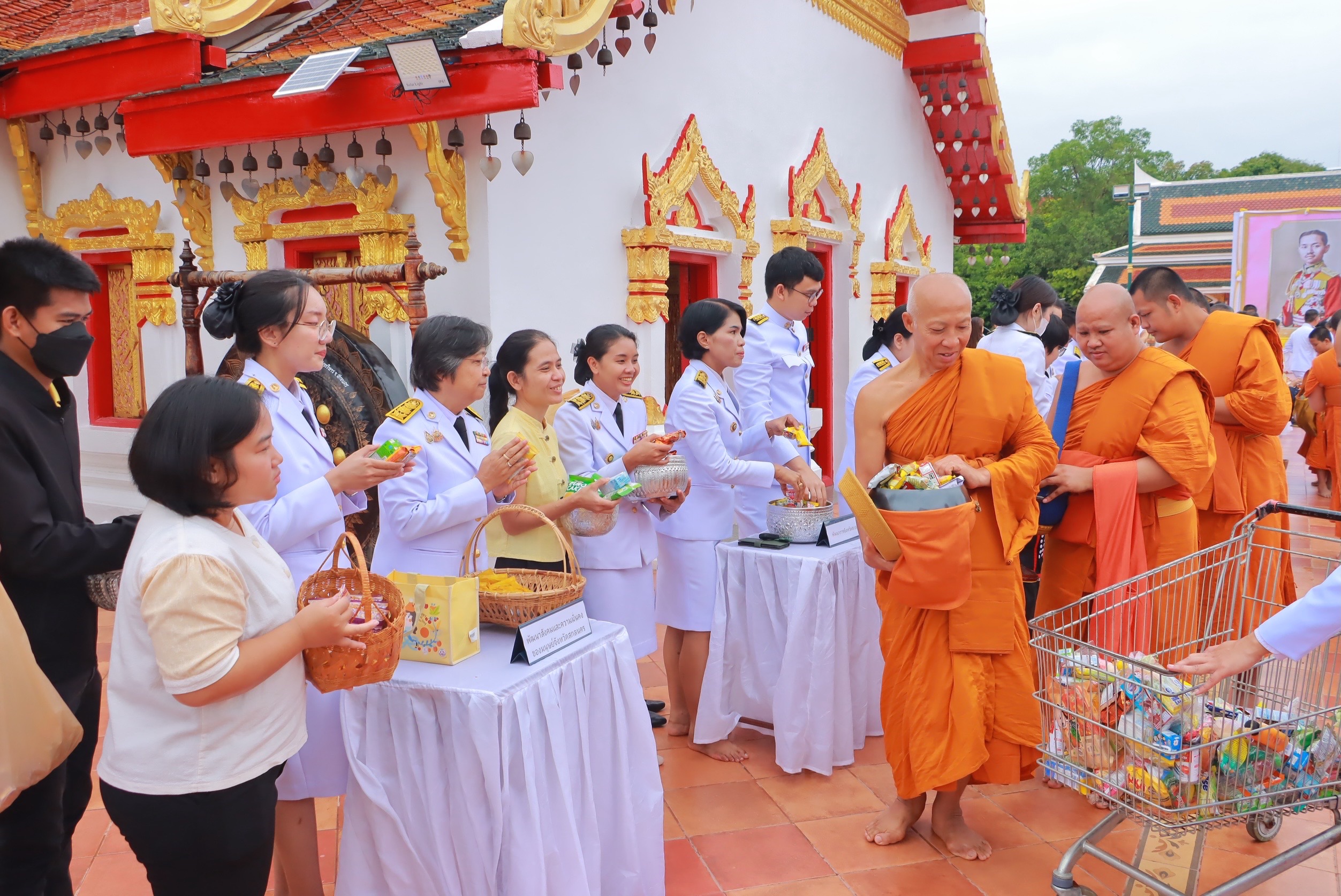 จังหวัดสกลนคร จัดพิธีสวดพระพุทธมนต์ ทำบุญตักบาตร ถวายพระราชกุศล เนื่องในวันที่ระลึกพระบาทสมเด็จพระปกเกล้าเจ้าอยู่หัว ประจำปี 2568