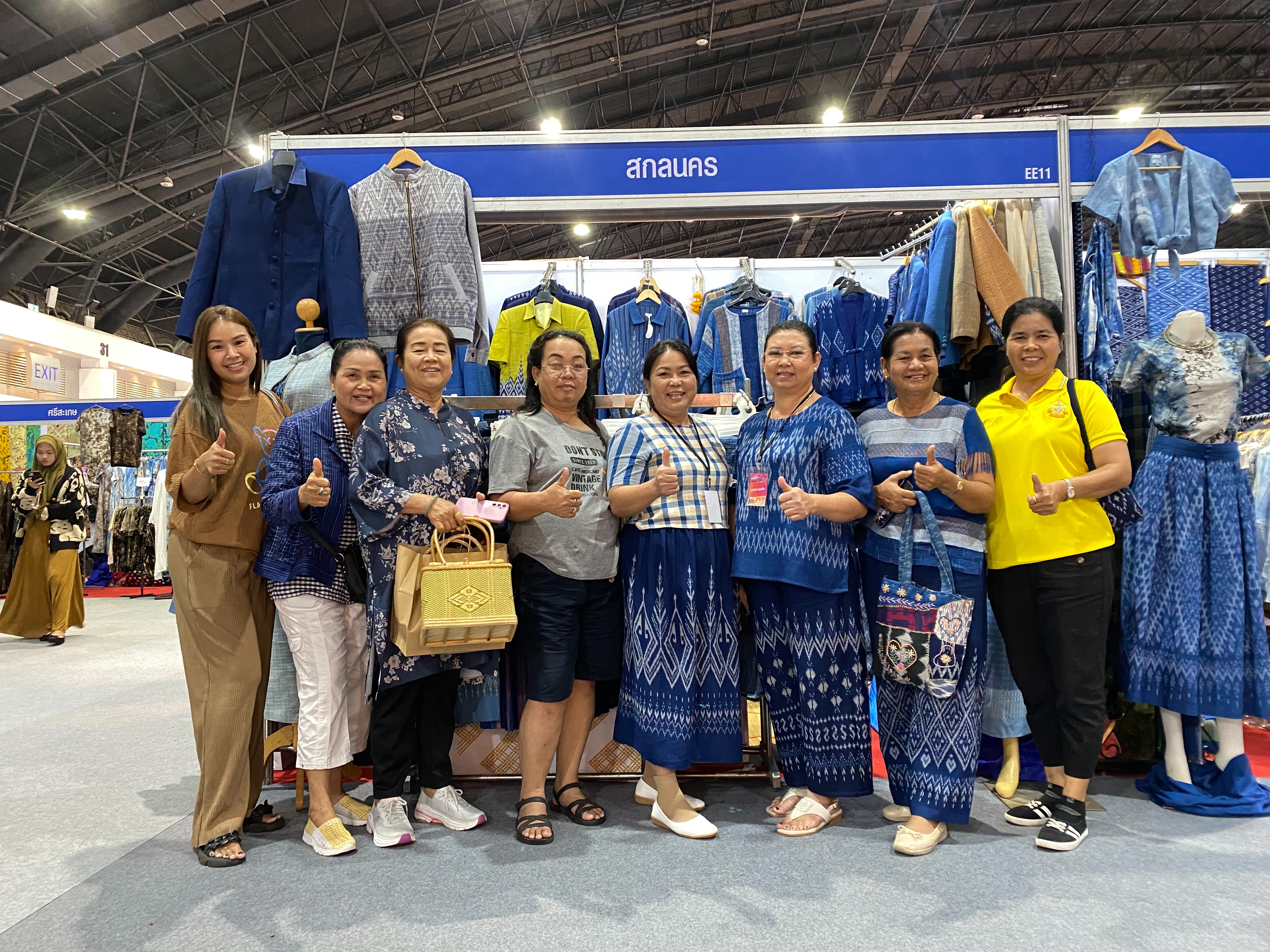 พช.สกลนคร นำทีมผู้ผลิต ผู้ประกอบการ OTOP จังหวัดสกลนคร เข้าร่วมจำหน่ายในงาน OTOP Midyear 2025 ทันโลก ทันสมัย เศรษฐกิจไทยยั่งยืน “