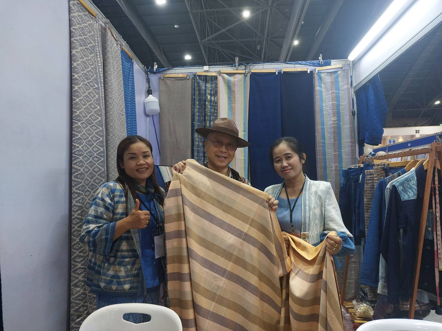 พช. สกลนคร ชวนคนไทยอุดหนุนสินค้า OTOP 2 วันสุดท้าย ลดกระหน่ำซัมเมอร์เซล ในงาน OTOP Midyear 2025 14-15 มิ.ย. นี้ ที่อาคารชาเลนเจอร์ อิมแพค เมืองทองธานี